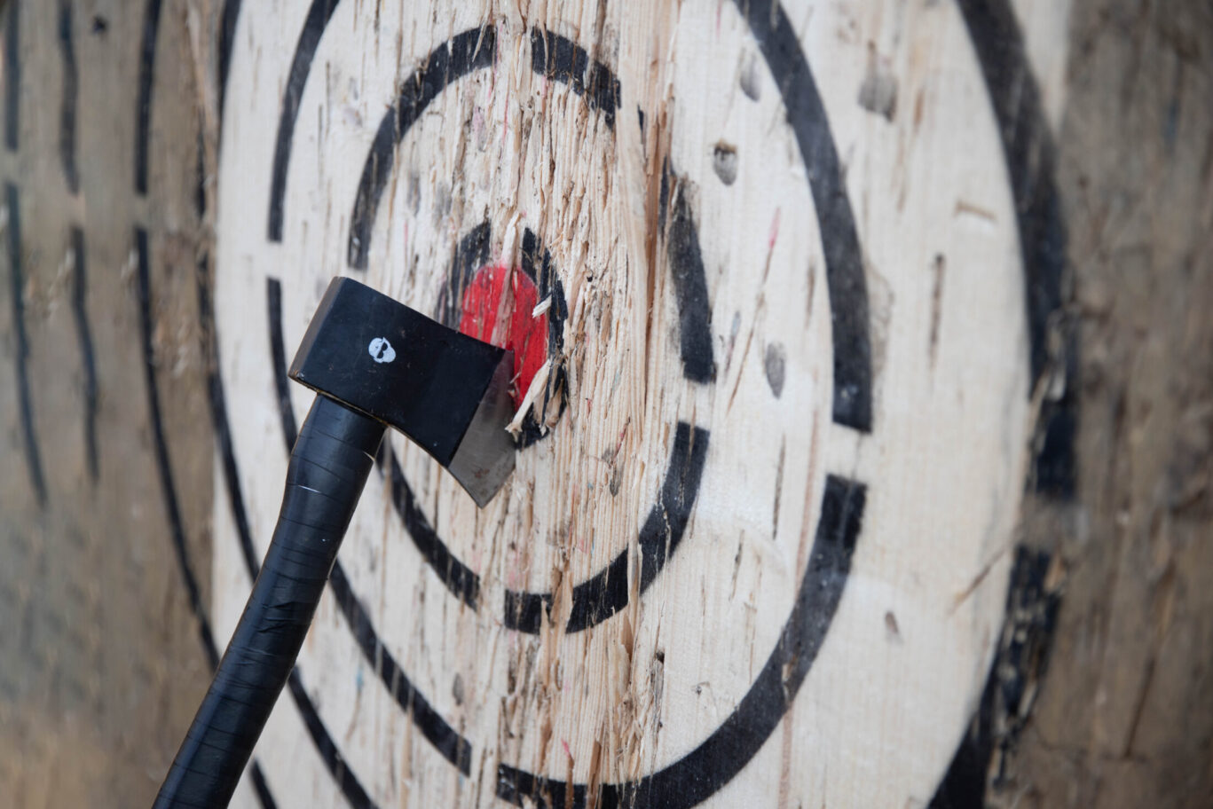 Indoor axe-throwing